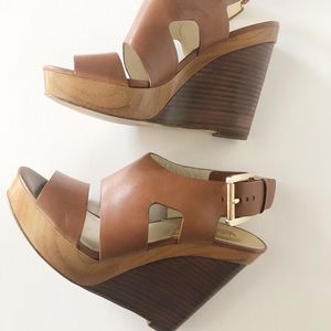 🌟Sexy🌟MICHAEL by MK 4” wedge platform sandals